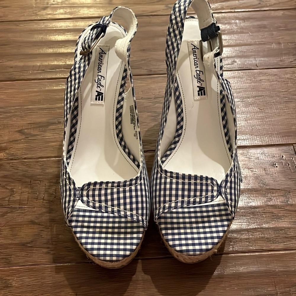 American Eagle Size 9 Blue and White Gingham Platform Espadrilles